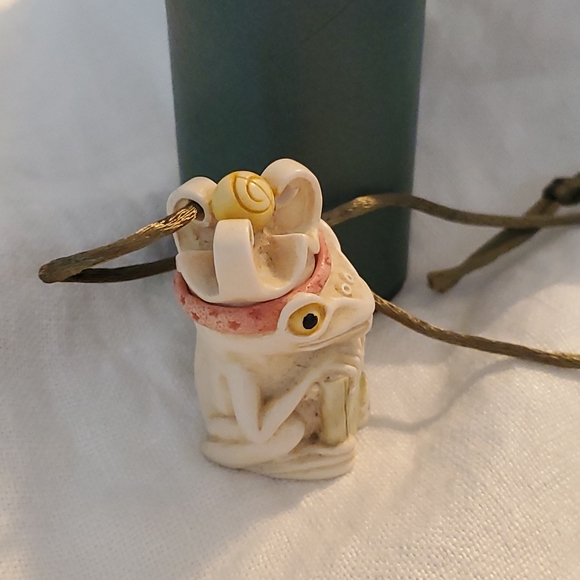 Harmony Kingdom Frog Prince Trinket Box Pendant NIB TJZFR Retired Garden… - Picture 5 of 16